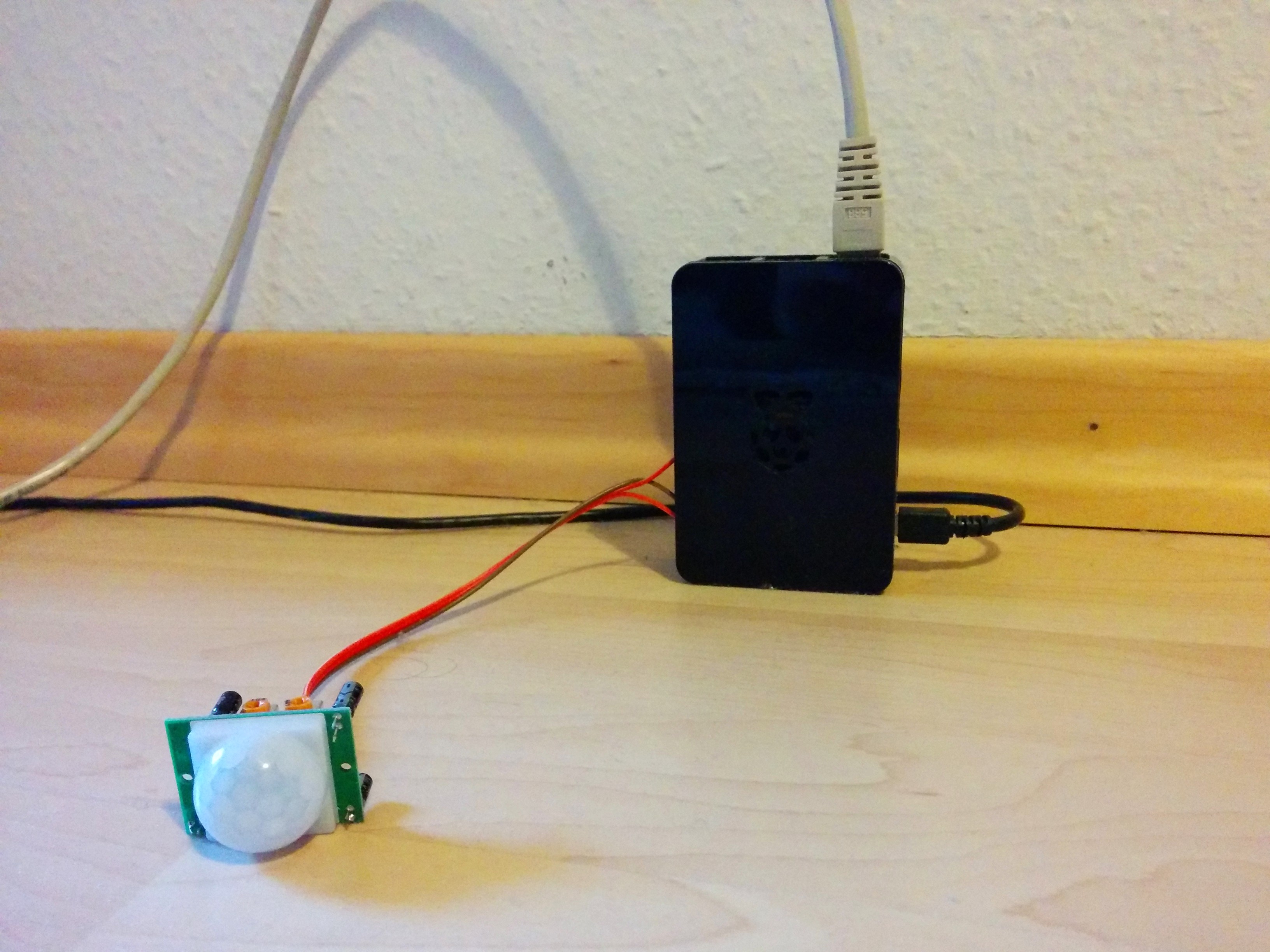 raspberry_pi_mit_pir_sensor